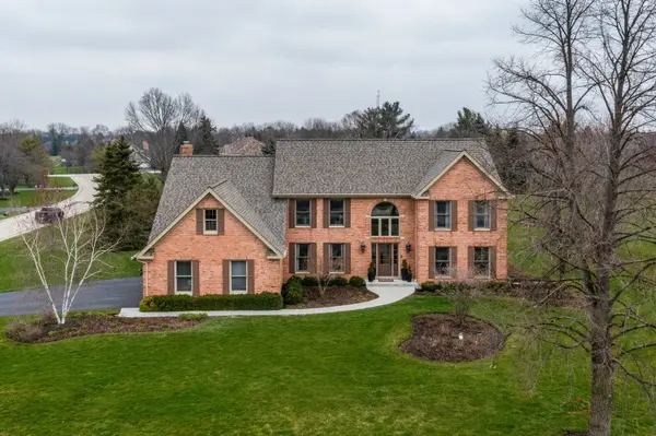 6 Chantilly LN, Hawthorn Woods, IL 60047