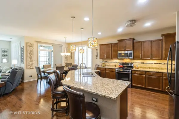 1050 Laguna LN, Pingree Grove, IL 60140