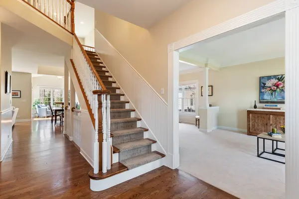 590 Oxford LN, Lindenhurst, IL 60046