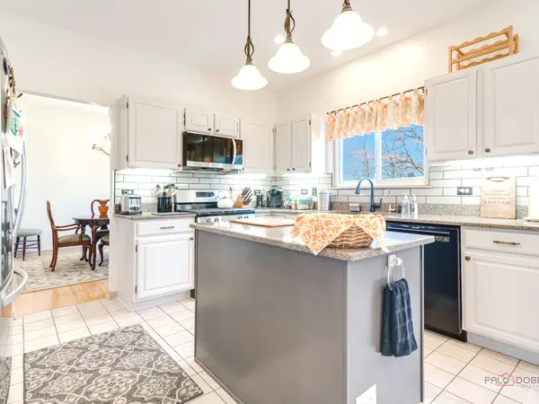 87 Cambridge DR, Grayslake, IL 60030