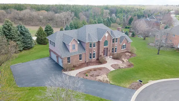 5216 Harry CT, Crystal Lake, IL 60014