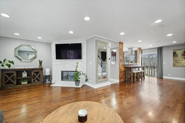 823 W Saint Johns PL, Palatine, IL 60067