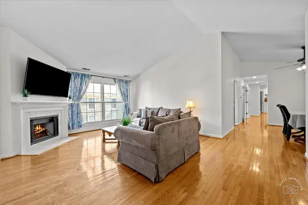1137 Spring Garden CIR #37, Naperville, IL 60563