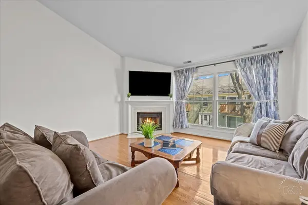 1137 Spring Garden CIR #37, Naperville, IL 60563