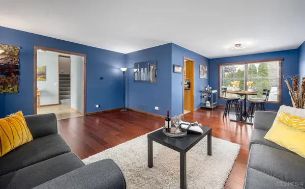 2115 Tiffany DR, Schaumburg, IL 60194