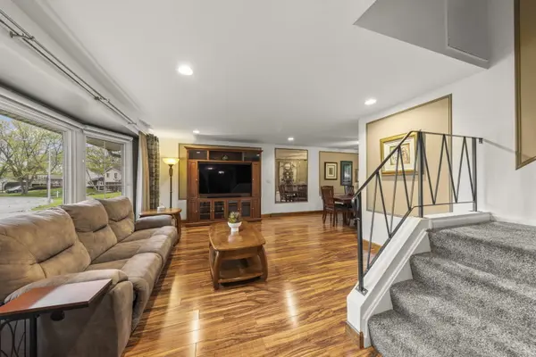711 Westchester LN, Bolingbrook, IL 60440