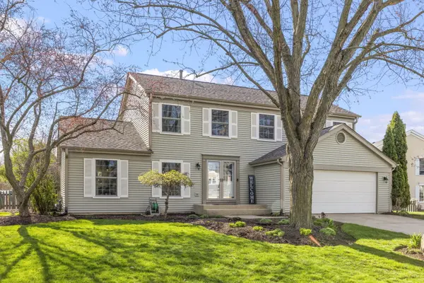 690 Honeysuckle DR, Naperville, IL 60540