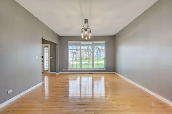 333 Millstream LN, Oswego, IL 60543