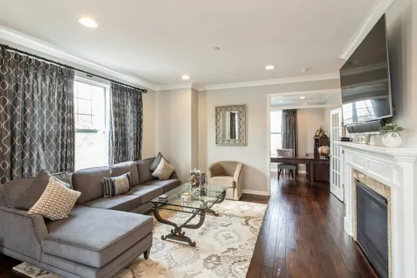307 Lexington LN, Rolling Meadows, IL 60008