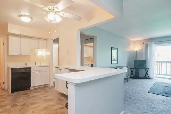 2222 S Goebbert RD #256, Arlington Heights, IL 60005