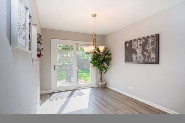 324 Berry DR, Naperville, IL 60540