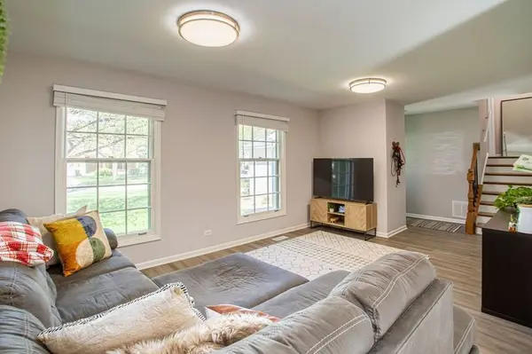 324 Berry DR, Naperville, IL 60540