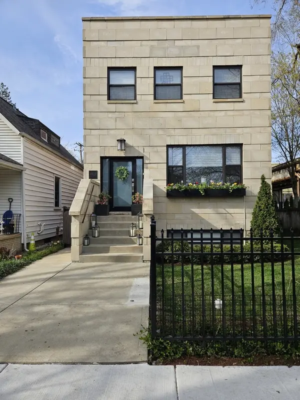 1822 W Warner AVE, Chicago, IL 60613