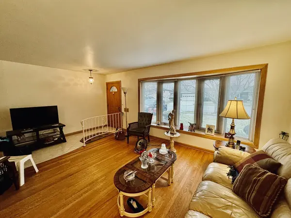 8356 W Monroe ST, Niles, IL 60714