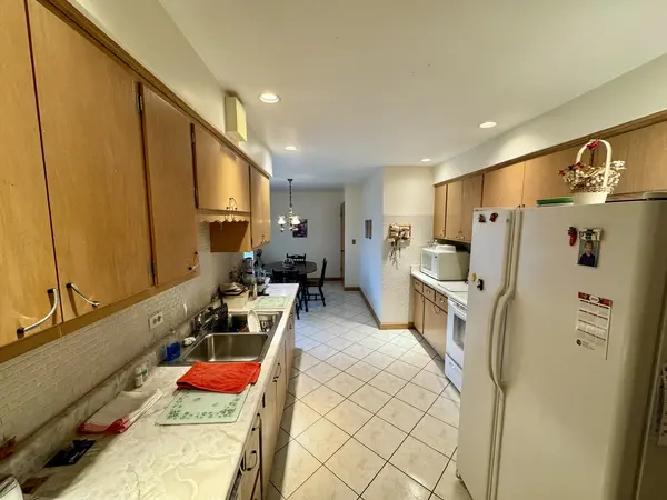8356 W Monroe ST, Niles, IL 60714
