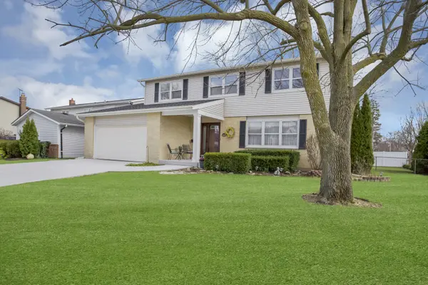1831 W Willow LN, Mount Prospect, IL 60056
