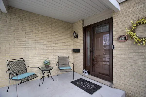 1831 W Willow LN, Mount Prospect, IL 60056