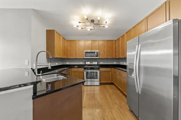 140 S River ST #402, Aurora, IL 60504