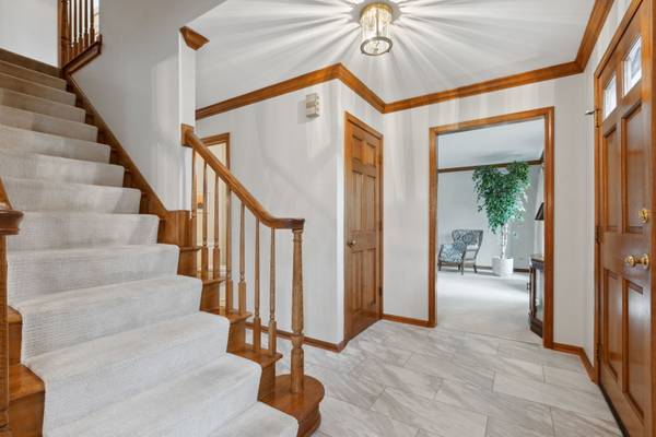 976 Hidden Lake RD, Naperville, IL 60565