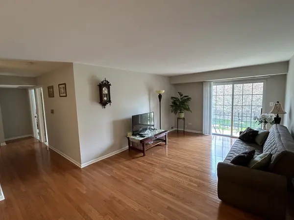 1633 N Windsor DR #216, Arlington Heights, IL 60004