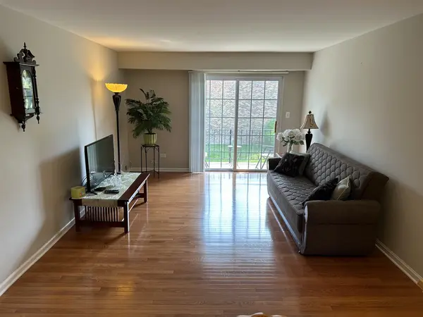 1633 N Windsor DR #216, Arlington Heights, IL 60004