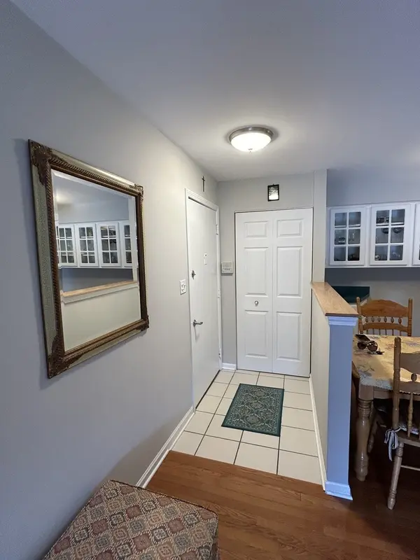 1633 N Windsor DR #216, Arlington Heights, IL 60004