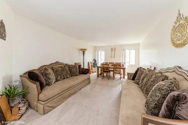 116 Honeysuckle CT, Rolling Meadows, IL 60008