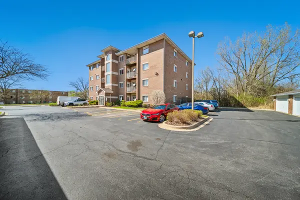 941 N SWIFT RD #104, Addison, IL 60101