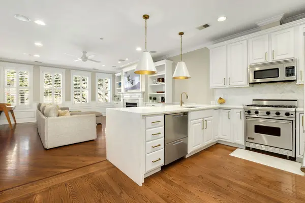 3823 N Ashland AVE #203, Chicago, IL 60613