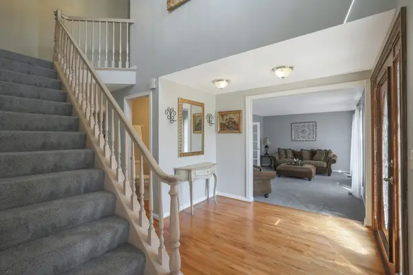 270 Winchester DR, Algonquin, IL 60102