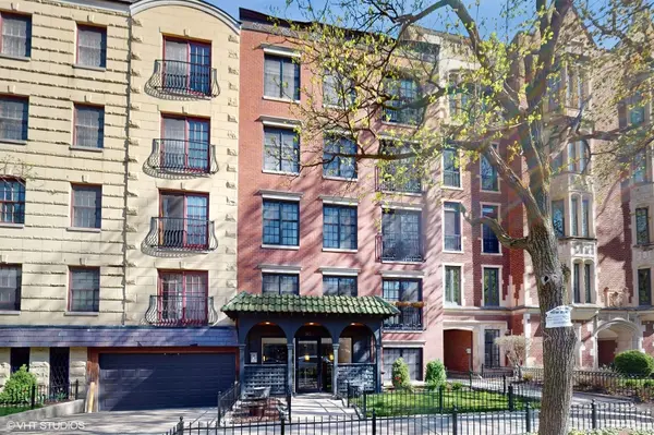 512 W Barry AVE #307, Chicago, IL 60657