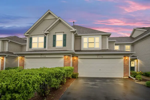 3134 Reflection DR, Naperville, IL 60564