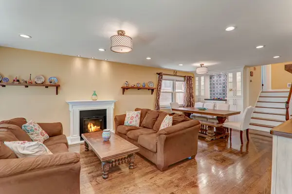 5830 Keeney ST, Morton Grove, IL 60053