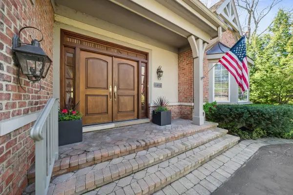 2404 Fox Meadow LN, Northfield, IL 60093