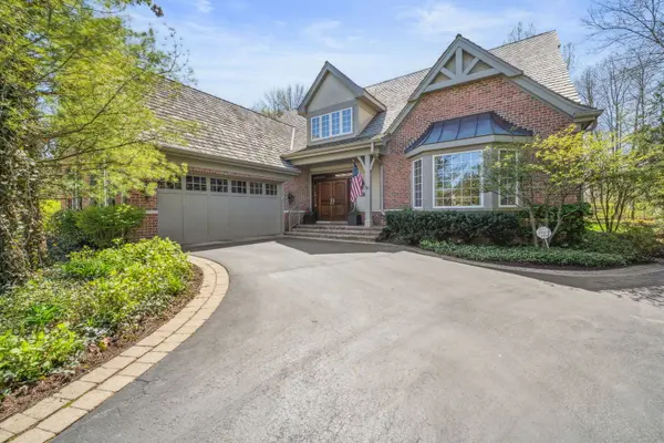 2404 Fox Meadow LN, Northfield, IL 60093