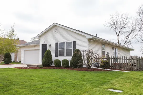 711 Phaeton PL, Normal, IL 61761