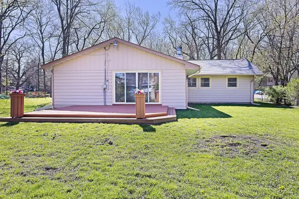 18100 W Valley DR, Grayslake, IL 60030