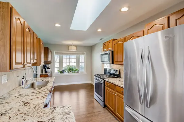 136 S Cedarcrest DR, Schaumburg, IL 60193