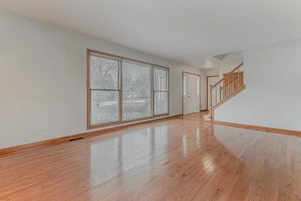382 Beverly RD, Barrington, IL 60010