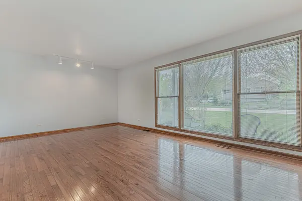 382 Beverly RD, Barrington, IL 60010