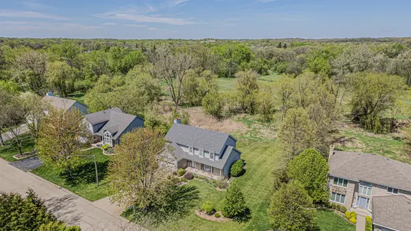 382 Beverly RD, Barrington, IL 60010