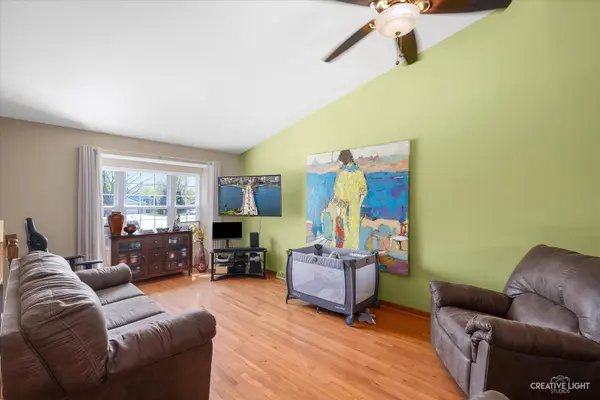 273 Meadows DR, Sugar Grove, IL 60554