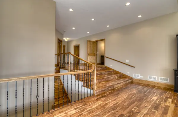 208 Crane CT, Sleepy Hollow, IL 60118