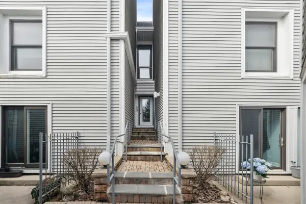 708 Diamond Lake RD #2, Mundelein, IL 60060