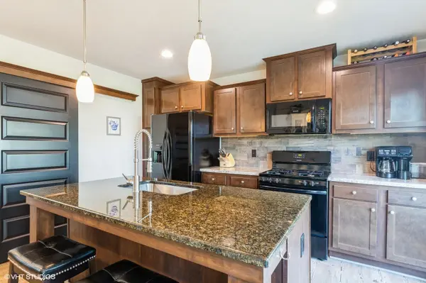 206 Big Peninsula RD, Elgin, IL 60123