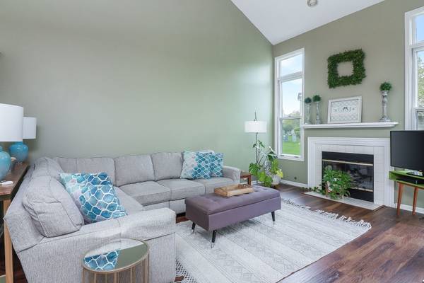1295 Tennyson LN, Naperville, IL 60540