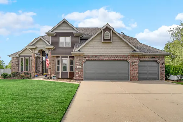 1221 David A Barry DR, Shorewood, IL 60404