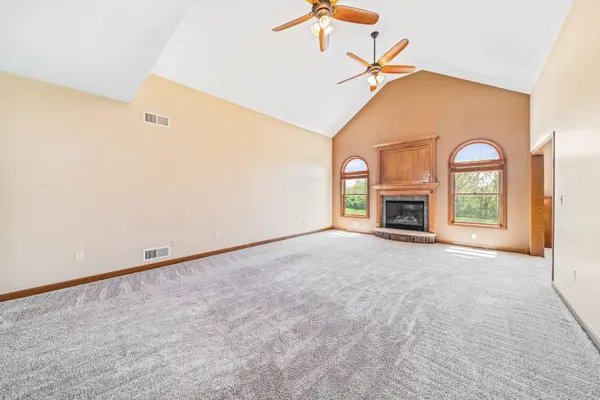975 Prairie View DR, Somonauk, IL 60552