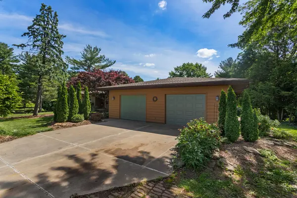 2067 Coyote Run RD, Monticello, IL 61856