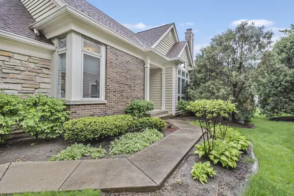 888 Fountain View DR, Deerfield, IL 60015